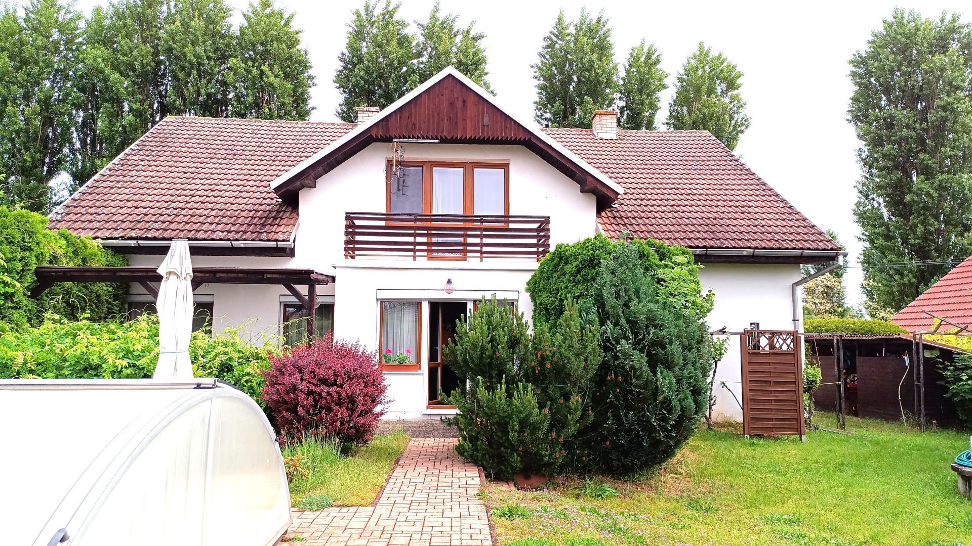 velky_rd_5+1_se_2_koupelnami_a_bazenem_ve_vrbove_lhote