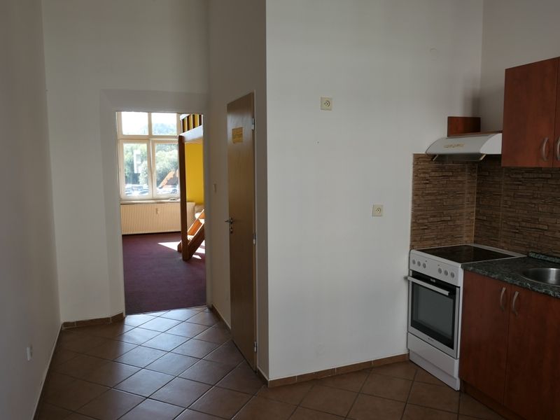 Pronájem bytu 2+kk, Náchod, Husovo náměstí - obrázek č.3